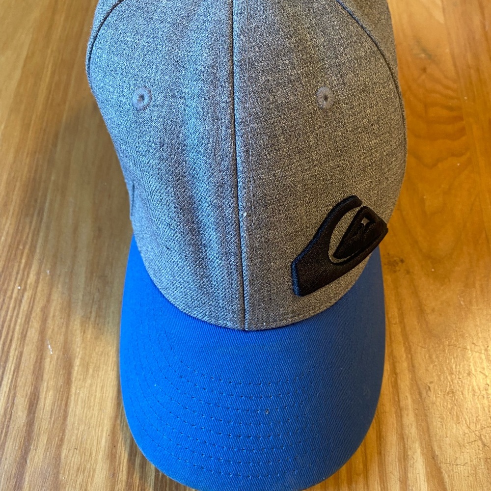 Quiksilver Gray and Black Cap